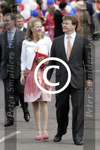 Scheveningen 30 april 2005
Koningin Beatrix in Scheveningen met familie.
Mabel Wisse Smit en Prins Friso
Peter Smulders bv