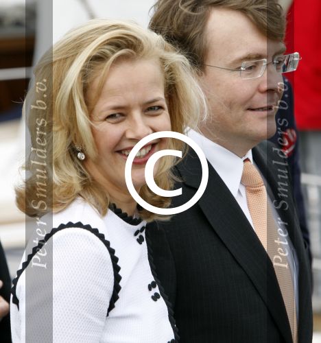 Makkum en Franeker30 april 2008
Koninginnedag 2008 met Koningin Beatrix Prins Willem Alexander Friso Constantijn Maurits Floris Pieter Christiaan Pieter v Vollenhoven en de prinsessen Maxima Laurentien Mabel Aimee Anita Margriet en Marilene.
Peter Smulders bv