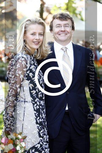 Apeldoorn 30 april 2009
Koninginnedag 2009 in apeldoorn met Koningin Beatrix Pieter v Vollenhoven Prinses Margriet Maxima Prins Willem Alexander Prins Constantijn Prinses Laurentien Prinses Mabel Prins Friso Prins Maurits Prinses Marilene Prins Pieter Christiaan Prinses Anita Prins Floris een zwangere Prinses Aimee en Prinses Annette. s middags probeerde een dwaas een aanslag te plegen op de koninklijke familie waarbij meerdere doden vielen.
Peter Smulders bv