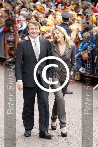 Wemeldinge/Middelburg  30 april 2010
Koningin Beatrix Prins Willem Alexander Prinses Maxima Prins Friso Prinses mabel Wisse Smit Prins Constantijn Prinses laurentien Pieter v Vollenhoven Prinses Margriet Prins Bernhard jr en Prinses Annette Prins Pieter Christiaan Prinses Anita Prins Floris en Prinses Aimee vieren koninginnedag.
Peter Smulders bv