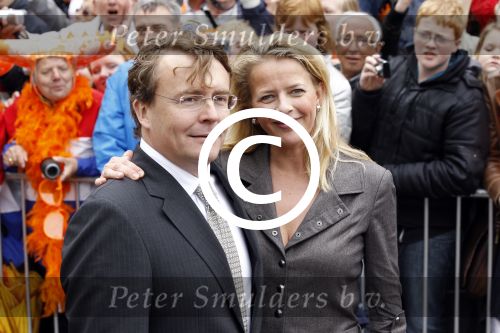 Wemeldinge/Middelburg  30 april 2010
Koningin Beatrix Prins Willem Alexander Prinses Maxima Prins Friso Prinses mabel Wisse Smit Prins Constantijn Prinses laurentien Pieter v Vollenhoven Prinses Margriet Prins Bernhard jr en Prinses Annette Prins Pieter Christiaan Prinses Anita Prins Floris en Prinses Aimee vieren koninginnedag.
Peter Smulders bv