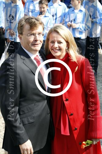 Thorn en Weert 30 april 2011
Koninginnedag in Limburg . Aanwezige zijn Koningin Beatrix Prins Willem Alexander Prinses Maxima Friso Mabel Wisse Smit Constantijn Laurentien Pieter v Vollenhoven Prinses Margriet Prins Maurits Prinses Marilene Bernhard Jr Annette Pieter Christiaan Anita Floris en Aimee.
Peter Smulders bv