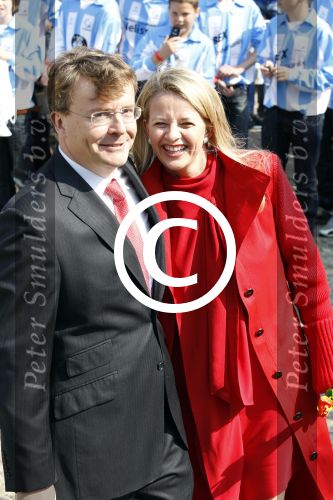 Thorn en Weert 30 april 2011
Koninginnedag in Limburg . Aanwezige zijn Koningin Beatrix Prins Willem Alexander Prinses Maxima Friso Mabel Wisse Smit Constantijn Laurentien Pieter v Vollenhoven Prinses Margriet Prins Maurits Prinses Marilene Bernhard Jr Annette Pieter Christiaan Anita Floris en Aimee.
Peter Smulders bv