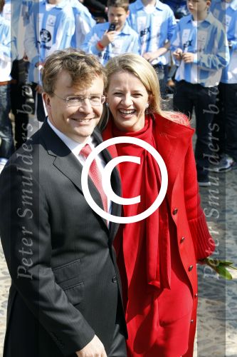 Thorn en Weert 30 april 2011
Koninginnedag in Limburg . Aanwezige zijn Koningin Beatrix Prins Willem Alexander Prinses Maxima Friso Mabel Wisse Smit Constantijn Laurentien Pieter v Vollenhoven Prinses Margriet Prins Maurits Prinses Marilene Bernhard Jr Annette Pieter Christiaan Anita Floris en Aimee.
Peter Smulders bv