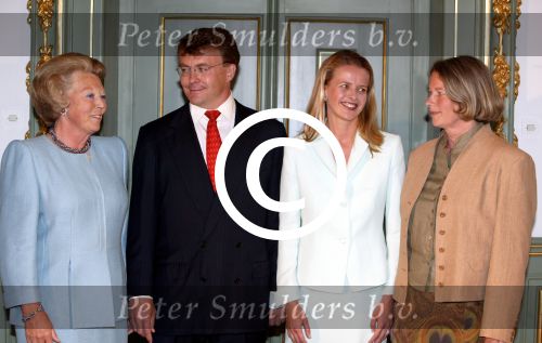 Den Haag 30 juni 2003

verloving mabel wisse smit en prins friso op huis ten bosch.
verder aanwezig koningin beatrix en de moeder van mabel


Peter Smulders bv