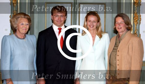 Den Haag 30 juni 2003

verloving mabel wisse smit en prins friso op huis ten bosch.
verder aanwezig koningin beatrix en de moeder van mabel


Peter Smulders bv