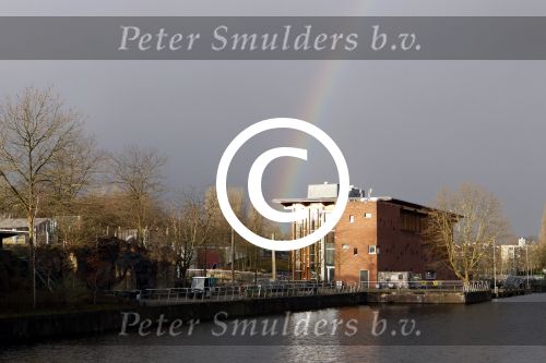 Amsterdam 13 januari 2012
Regenboog boven artis en bmw X6
Peter Smulders bv