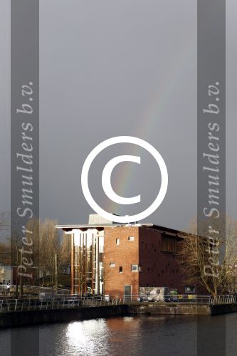 Amsterdam 13 januari 2012
Regenboog boven artis en bmw X6
Peter Smulders bv