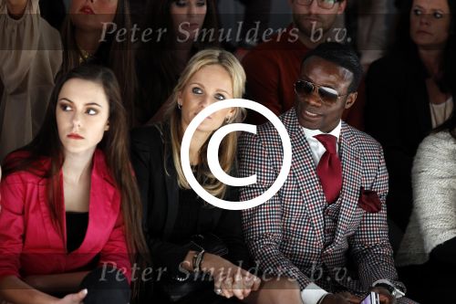 Amsterdam 28 januari 2012
modeshow Custo op de IAFW met oa aanwezig Martijn en Amanda Krabbe met hun dochters. Regilio Tuur met een kennis
Peter Smulders bv