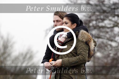 Vinkeveen 25 januari 2012
Roxeanne Hazes en haar vriend Nick laten samen hun hond uit.
Peter Smulders bv