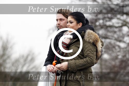 Vinkeveen 25 januari 2012
Roxeanne Hazes en haar vriend Nick laten samen hun hond uit.
Peter Smulders bv
