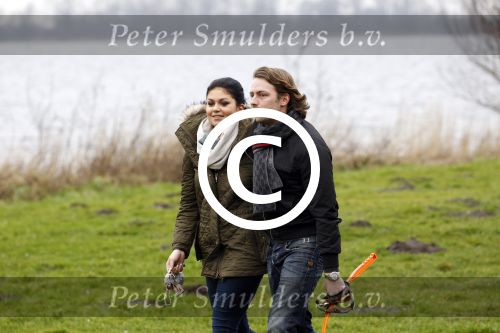 Vinkeveen 25 januari 2012
Roxeanne Hazes en haar vriend Nick laten samen hun hond uit.
Peter Smulders bv