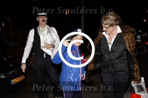 Amsterdam 21 januari 2012
Wendy v Dijk viert haar 41e verjaardag in de supperclub. Sem en Mike v Dijk met de moeder van Wendy
Peter Smulders bv