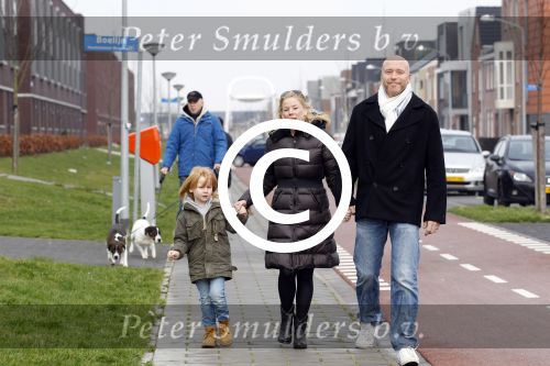 Almere 28 januari 2012
Suus Ruis met vriend en zoontje op straat.
Peter Smulders bv