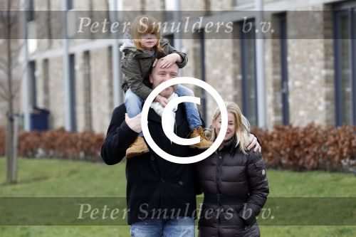Almere 28 januari 2012
Suus Ruis met vriend en zoontje op straat.
Peter Smulders bv