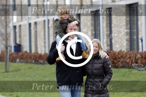 Almere 28 januari 2012
Suus Ruis met vriend en zoontje op straat.
Peter Smulders bv