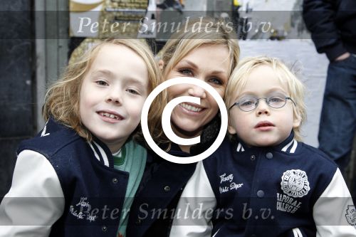 Amsterdam 21 januari 2012
Premiere de muppets in Tuschinski. Tanja Jess met Charly Luske en kinderen
Peter Smulders bv