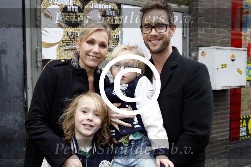 Amsterdam 21 januari 2012
Premiere de muppets in Tuschinski. Tanja Jess met Charly Luske en kinderen
Peter Smulders bv