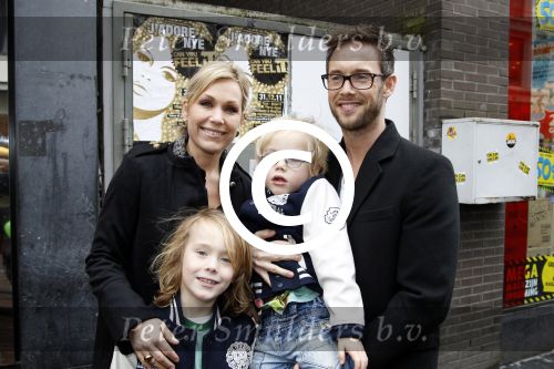 Amsterdam 21 januari 2012
Premiere de muppets in Tuschinski. Tanja Jess met Charly Luske en kinderen
Peter Smulders bv