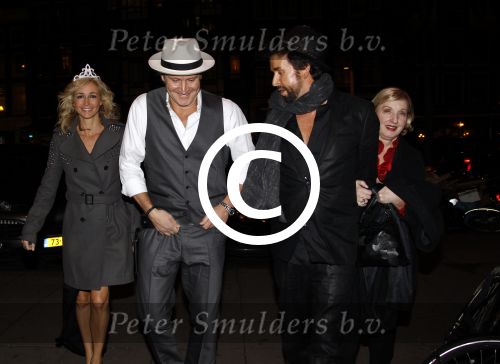 Amsterdam 21 januari 2012
Wendy v Dijk viert haar 41e verjaardag in de supperclub. Wendy v Dijk en Erland galjaard en Mari v d Ven
Peter Smulders bv