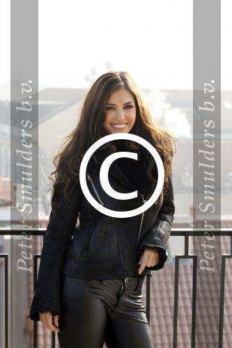 Milaan 18 januari 2012
Yolanthe Sneijder Cabau bij haar appartement en bij de kathedraal in Milaan samen met haar zus Rebecca.
Peter Smulders bv