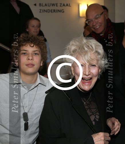 Utrecht, 22 Januari 2013 Premiere Paul Groot en Sanne Walles de Vries voor een hommage aan Adele Bloemendaal
Adele Bloemendaal met haar familie
Foto Peter Smulders BV