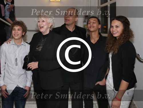 Utrecht, 22 Januari 2013 Premiere Paul Groot en Sanne Walles de Vries voor een hommage aan Adele Bloemendaal
Adele Bloemendaal met haar familie
Foto Peter Smulders BV