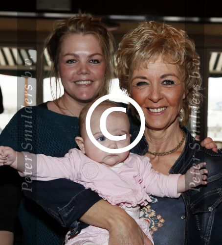 Volendam 14 februari 2013
Presentatie cd Jan Keizer en Annie Schilder bij old dutch. Annie met dochter Anja en kleinkind
Peter Smulders bv