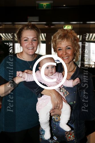 Volendam 14 februari 2013
Presentatie cd Jan Keizer en Annie Schilder bij old dutch. Annie met dochter Anja en kleinkind
Peter Smulders bv