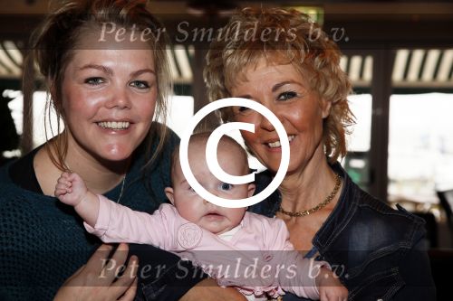 Volendam 14 februari 2013
Presentatie cd Jan Keizer en Annie Schilder bij old dutch. Annie met dochter Anja en kleinkind
Peter Smulders bv