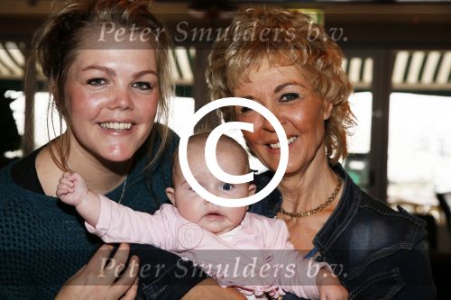 Volendam 14 februari 2013
Presentatie cd Jan Keizer en Annie Schilder bij old dutch. Annie met dochter Anja en kleinkind
Peter Smulders bv