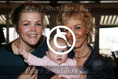 Volendam 14 februari 2013
Presentatie cd Jan Keizer en Annie Schilder bij old dutch. Annie met dochter Anja en kleinkind
Peter Smulders bv