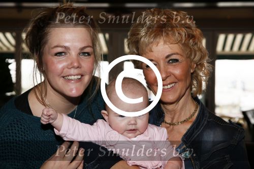Volendam 14 februari 2013
Presentatie cd Jan Keizer en Annie Schilder bij old dutch. Annie met dochter Anja en kleinkind
Peter Smulders bv