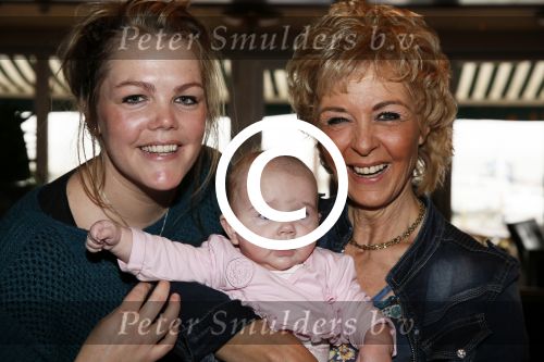 Volendam 14 februari 2013
Presentatie cd Jan Keizer en Annie Schilder bij old dutch. Annie met dochter Anja en kleinkind
Peter Smulders bv