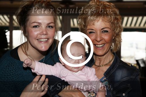 Volendam 14 februari 2013
Presentatie cd Jan Keizer en Annie Schilder bij old dutch. Annie met dochter Anja en kleinkind
Peter Smulders bv