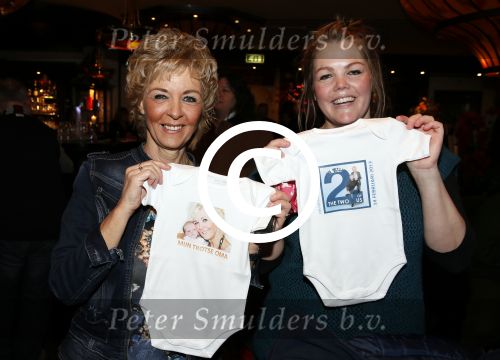 Volendam 14 februari 2013
Presentatie cd Jan Keizer en Annie Schilder bij old dutch. Annie met dochter Anja en kleinkind
Peter Smulders bv