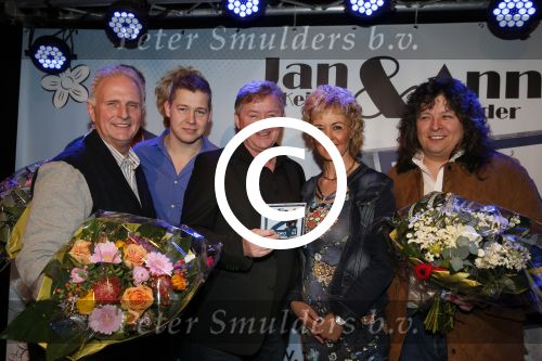 Volendam, 14 Februari 2013
Uitreiking CD van Jan Keizer en Anny schilder met de naam, The Two Of Us.
Emile Hartkamp, zoon van Jan en....
Foto Peter Smulders BV