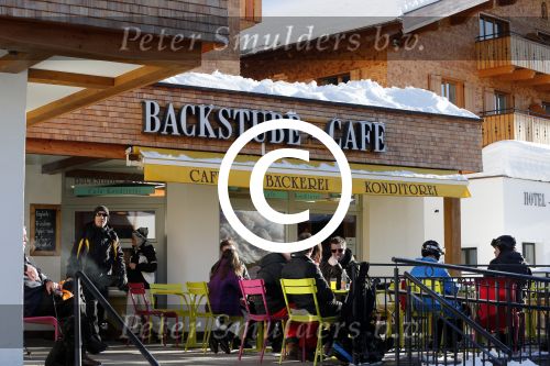 Lech/Zurs 18 en 19 februari 2013
Hotspots en winkels waar koningin Beatrix winkelt boodschappen doet en gaat eten/lunchen.
Peter Smulders bv