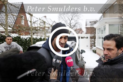 Amsterdam 22 januari 2013
Estelle Cruijff en twee vrienden hebben Badr Hari opgehaald nadat hij vrijgelaten is uit de gevangenis. Bij hun huis stond veel pers te wachten.
Peter Smulders bv