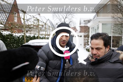 Amsterdam 22 januari 2013
Estelle Cruijff en twee vrienden hebben Badr Hari opgehaald nadat hij vrijgelaten is uit de gevangenis. Bij hun huis stond veel pers te wachten.
Peter Smulders bv