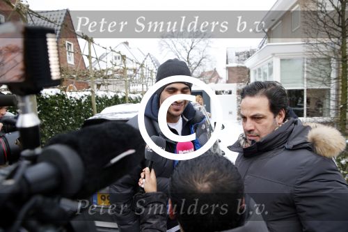 Amsterdam 22 januari 2013
Estelle Cruijff en twee vrienden hebben Badr Hari opgehaald nadat hij vrijgelaten is uit de gevangenis. Bij hun huis stond veel pers te wachten.
Peter Smulders bv