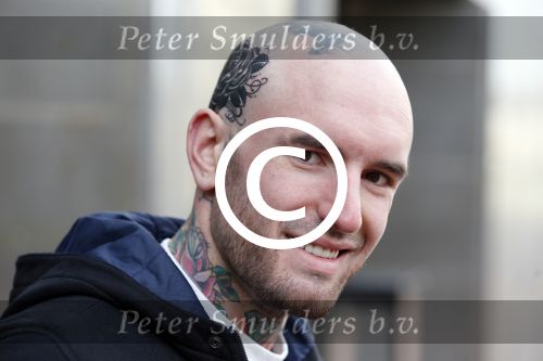 Amsterdam 3 februari 2013
Premiere Ted en de Schat in pathe Arena. Ben Saunders met zijn nieuwe tatoo die over SORAYA (ex vriendin) is gezet en met zijn dochter
Peter Smulders bv