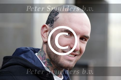 Amsterdam 3 februari 2013
Premiere Ted en de Schat in pathe Arena. Ben Saunders met zijn nieuwe tatoo die over SORAYA (ex vriendin) is gezet en met zijn dochter
Peter Smulders bv
