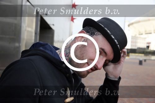Amsterdam 3 februari 2013
Premiere Ted en de Schat in pathe Arena. Ben Saunders met zijn nieuwe tatoo die over SORAYA (ex vriendin) is gezet en met zijn dochter
Peter Smulders bv