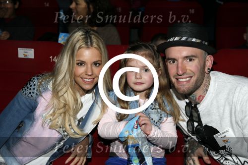 Amsterdam 3 februari 2013
Premiere Ted en de Schat in pathe Arena. Ben Saunders met zijn dochter en vriendin Yvonne Coldeweijer (Keet)
Peter Smulders bv