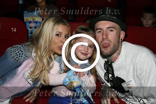 Amsterdam 3 februari 2013
Premiere Ted en de Schat in pathe Arena. Ben Saunders met zijn dochter en vriendin Yvonne Coldeweijer (Keet)
Peter Smulders bv