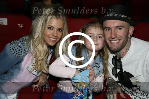 Amsterdam 3 februari 2013
Premiere Ted en de Schat in pathe Arena. Ben Saunders met zijn dochter en vriendin Yvonne Coldeweijer (Keet)
Peter Smulders bv