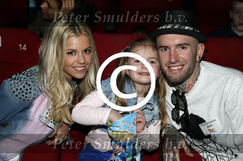 Amsterdam 3 februari 2013
Premiere Ted en de Schat in pathe Arena. Ben Saunders met zijn dochter en vriendin Yvonne Coldeweijer (Keet)
Peter Smulders bv