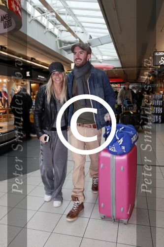 Schiphol 20 januari 2013
Ben Saunders haalt zijn vriendin Keet Yvonne Coldeweijer op op schiphol nadat zij naar Mauritius is geweest.
Peter Smulders bv