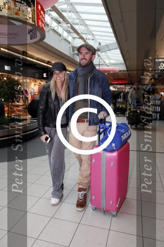 Schiphol 20 januari 2013
Ben Saunders haalt zijn vriendin Keet Yvonne Coldeweijer op op schiphol nadat zij naar Mauritius is geweest.
Peter Smulders bv